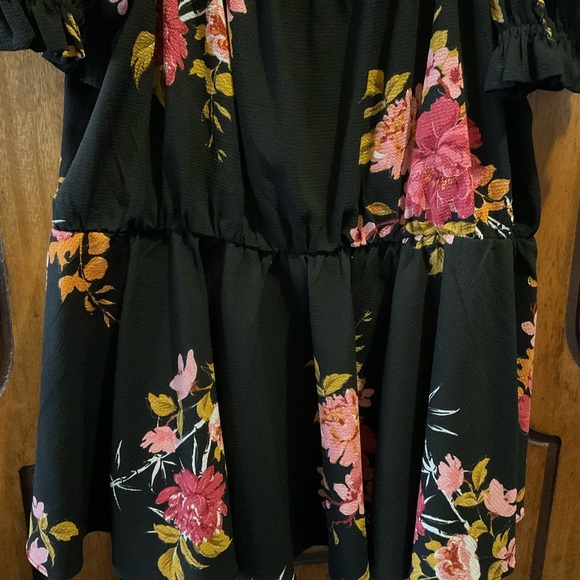 City Chic Floral Top Size AU 24 $17 🌺 - Picture 10 of 15